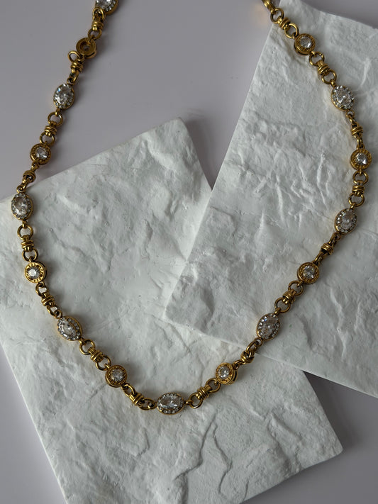 Collier Shy