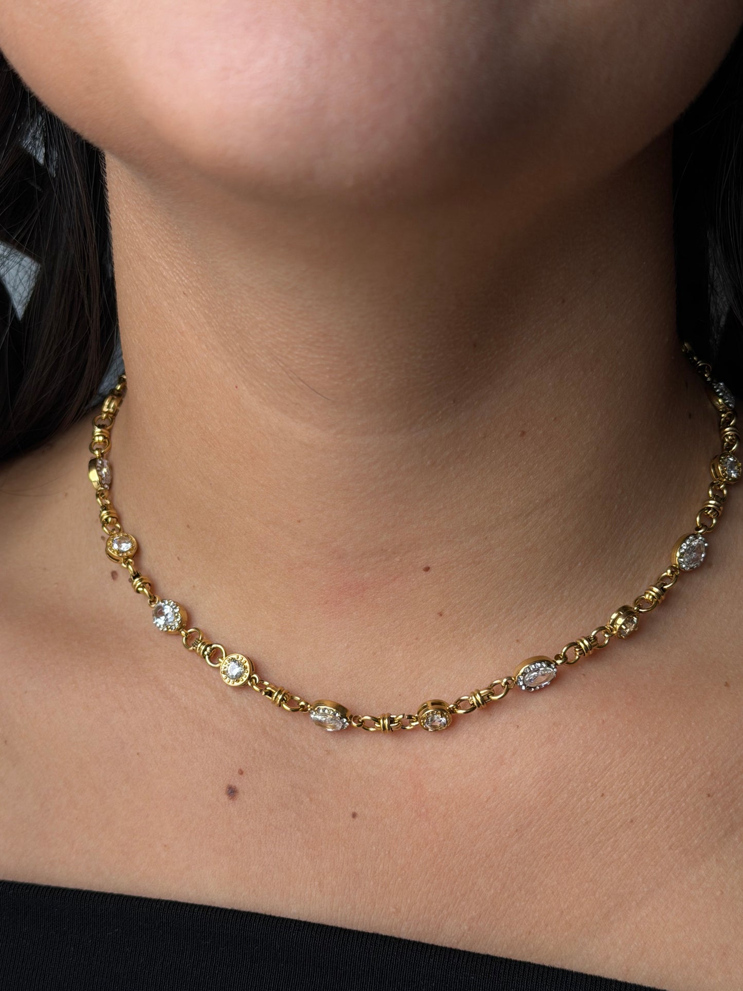 Collier Shy
