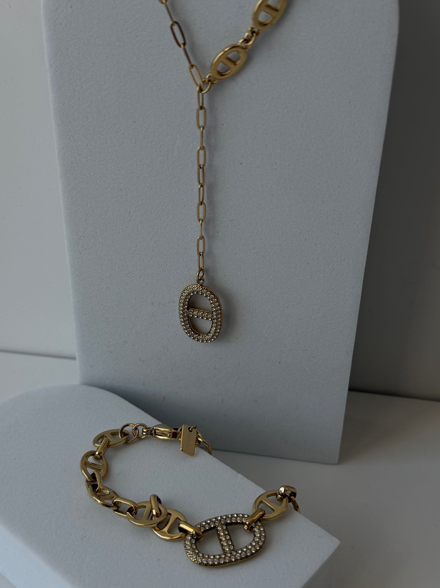 Collier Mom