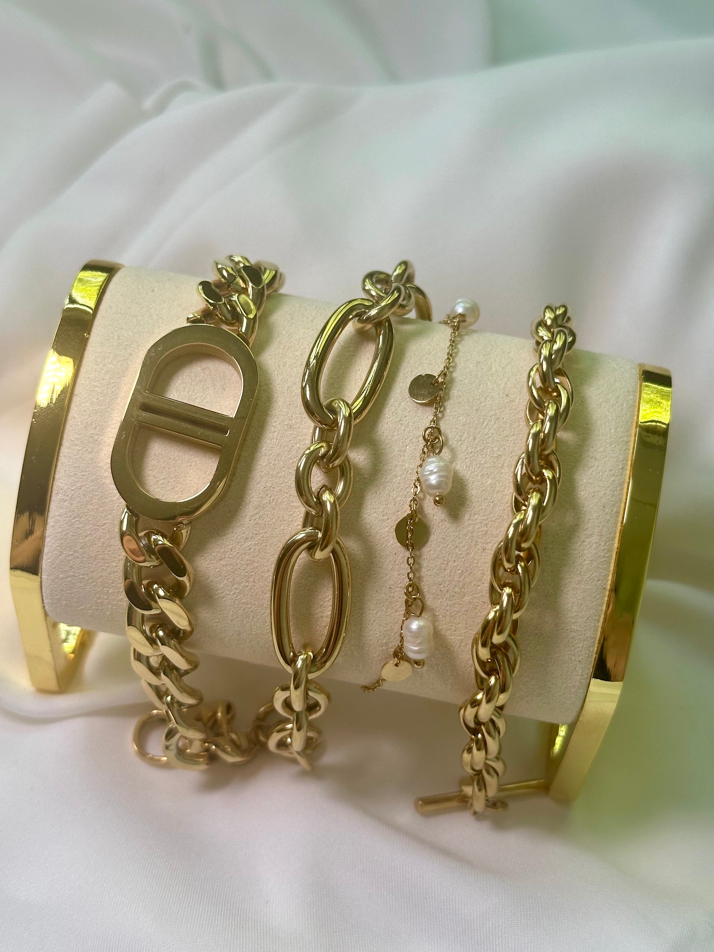 Pearl bracelet